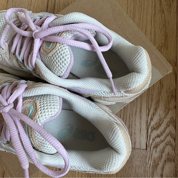 ASICS GEL NIMBUS 9 SNEAKERS IN CREAM AND BARELY ROSE - Picture 7 of 9